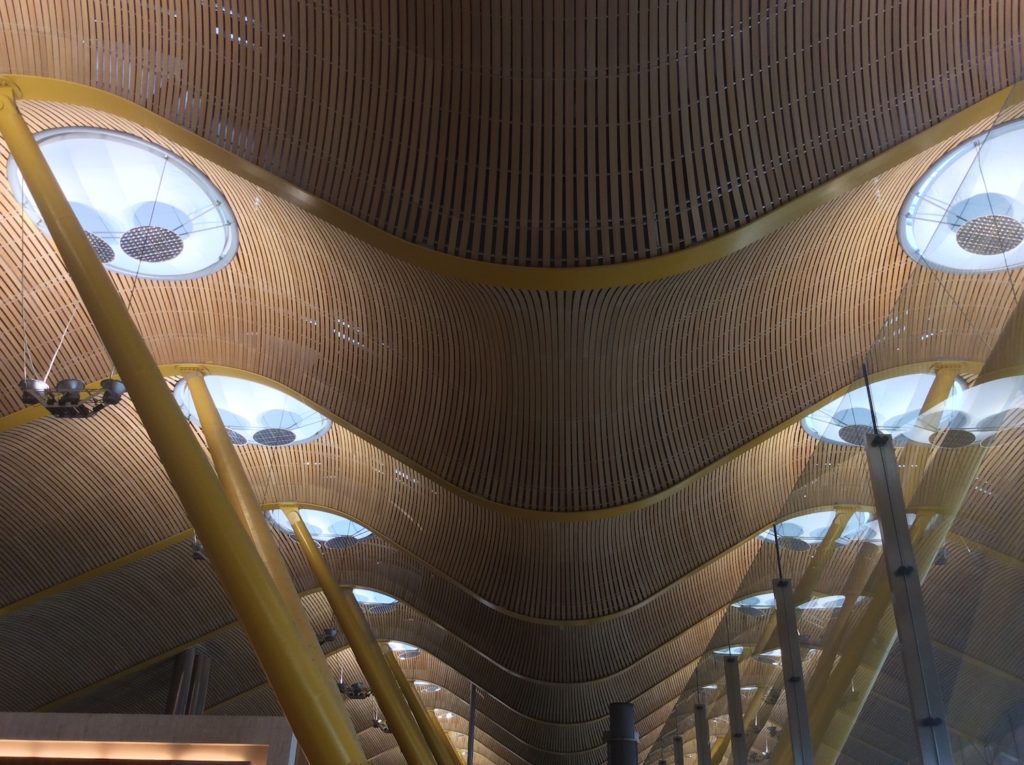 curved roof of madrid airports terminal 4
